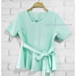 เสื้อผ้าแฟชั่นสวยๆ เสื้อทำงาน สีเขียวมิ้นท์ ผ้าฮานาโกะ แต่งระบายเอว มีสายมัดโบว์ สวยหวานสไตล์เกาหลี ใส่ได้หลายสไตล์ เว้าคอ มีซิปหลัง ใส่ได้ทุกโอกาส