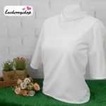 เสื้อแฟชั่น สีขาว แขนสามส่วนผ่าเปิดแขน แต่งสายรัดคอเก๋ๆ เนื้อผ้า อยู่ทรง ใส่สบาย ไม่ยับง่าย สินค้าคุณภาพ ราคาไม่แพง