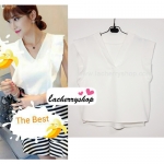 เสื้อแฟชั่นผ้าฮานาโกะ เสื้อทำงาน สีขาว คอวี แต่งระบายแขน สวยหวาน เรียบร้อย สินค้าคุณภาพ ราคาไม่แพง