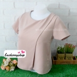 เสื้อแฟชั่นสวยๆ ผ้าฮานาโกะ สีนู้ด ตัดแต่งผ้าไขว้ เปิดด้านหลังเก๋ๆ แบบยอดนิยม สวยเรียบหรู