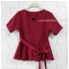 เสื้อผ้าแฟชั่นสวยๆ เสื้อทำงาน (สีแดงเข้ม) ผ้าฮานาโกะ แต่งระบายเอว มีสายมัดโบว์ สวยหวานสไตล์เกาหลี ใส่ได้หลายสไตล์ เว้าคอ มีซิปหลัง ใส่ได้ทุกโอกาส